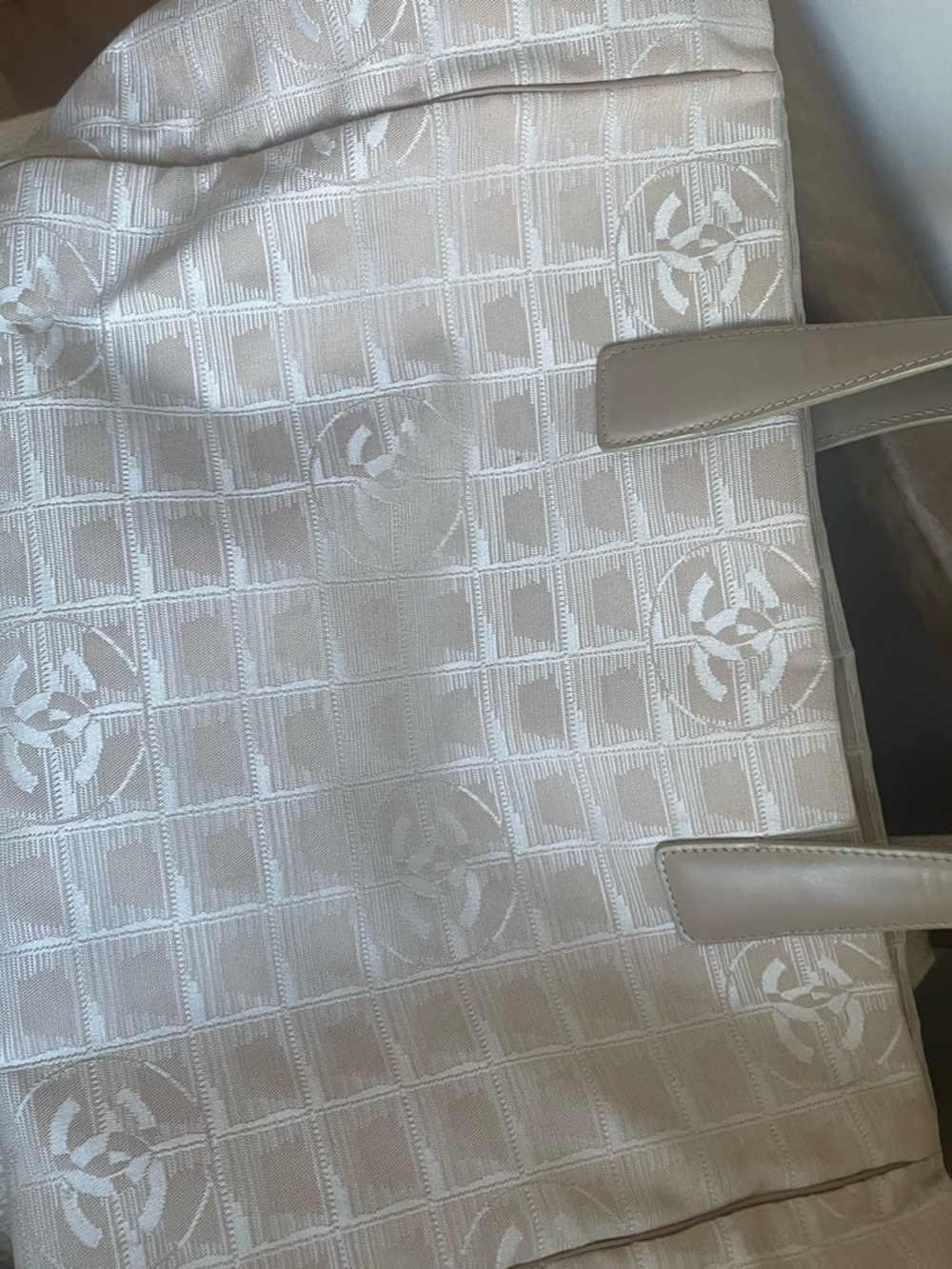 CHANEL Cream Jacquard Tote with Signature Motif - Picture 12 of 16
